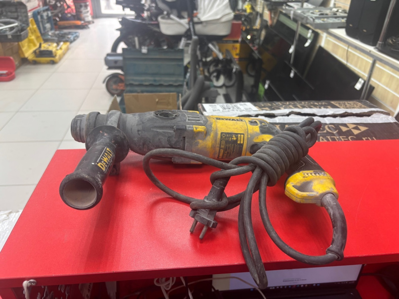 Перфоратор Dewalt D25143