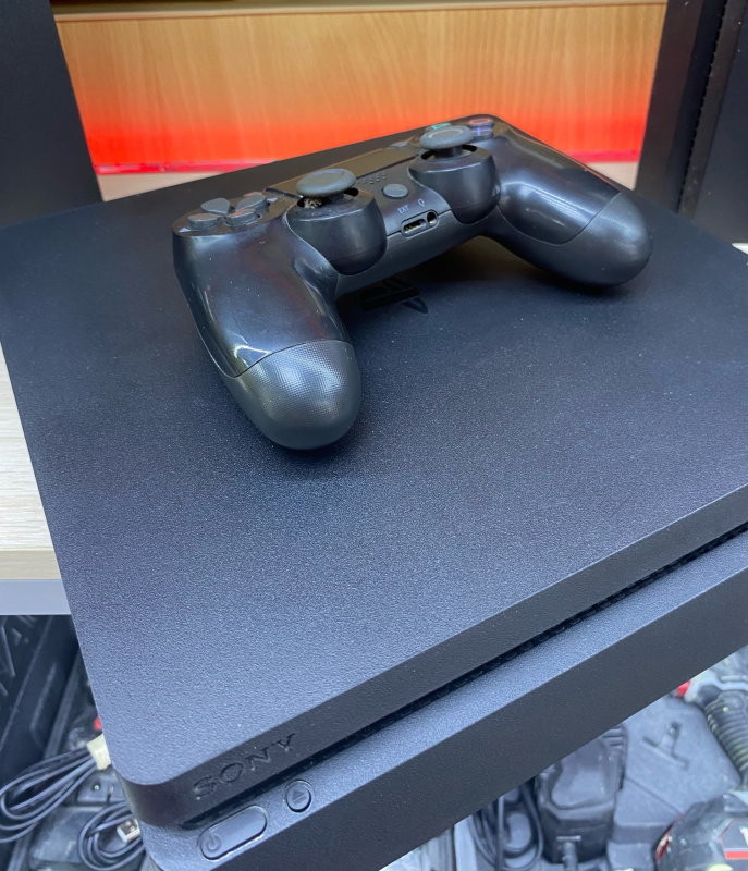 Игровая приставка PlayStation 4 Slim