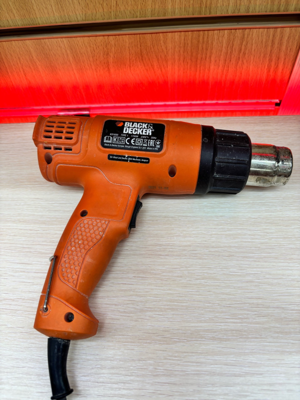 Строительный фен Black*Decker KX1560