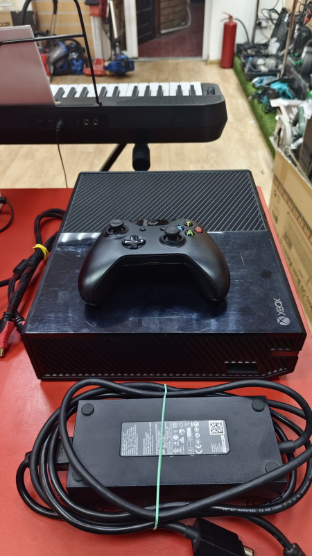 Игровая приставка Xbox One 365GB