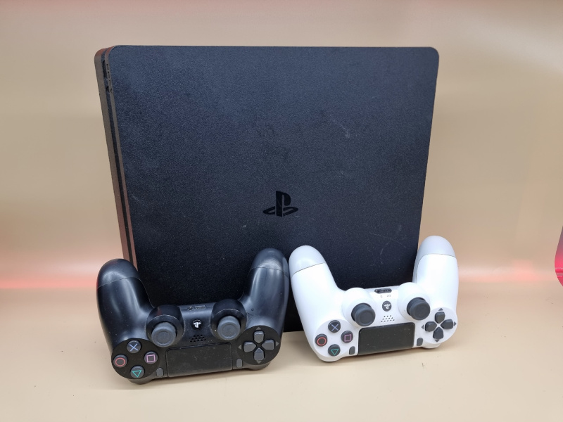 Игровая приставка PlayStation Slim 4