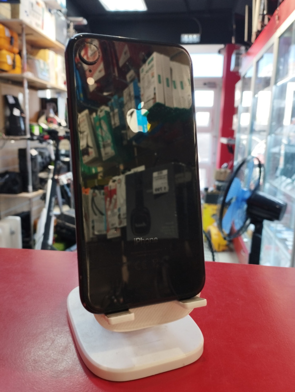 Мобильный телефон Apple iPhone XR