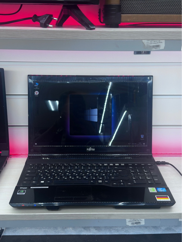 Ноутбук Fujitsu Siemens ah532
